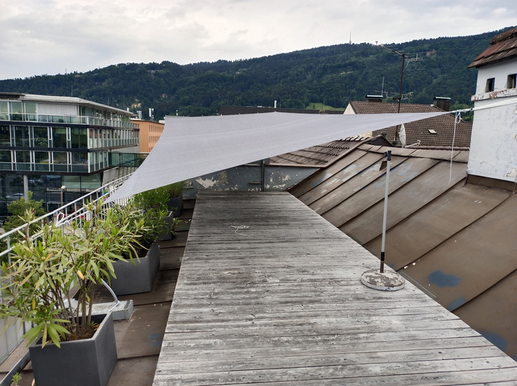 Sonnensegel auf einer Dachterrasse 